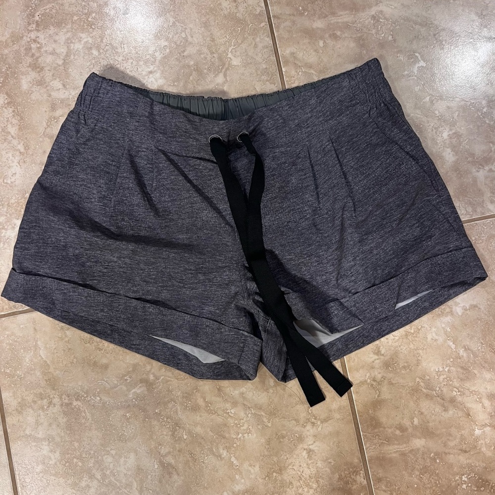 Lululemon Spring Break Away Shorts size 10